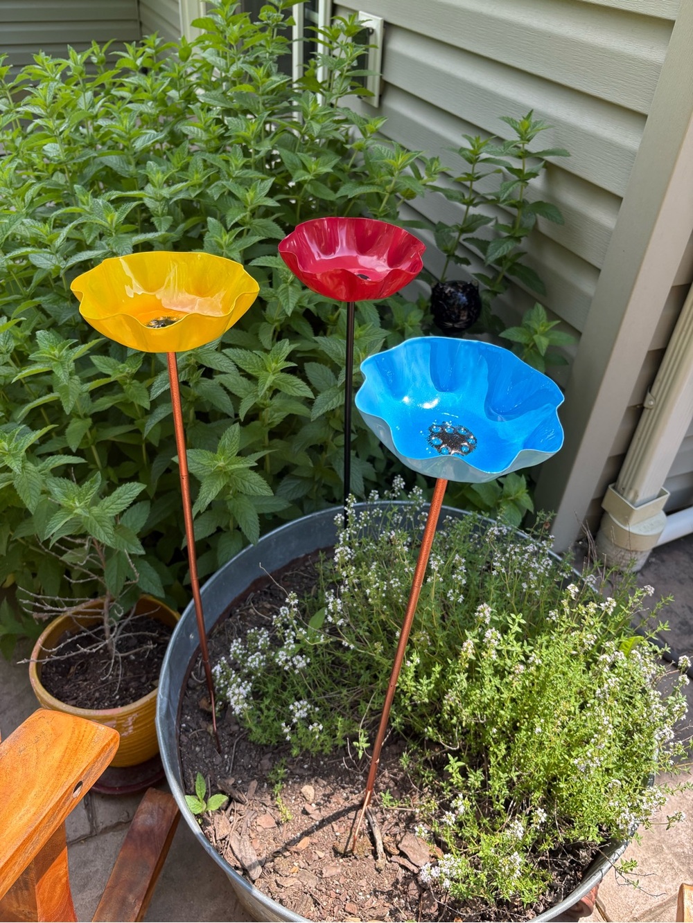 Colorful Metal Poppy Bird Bath Garden Stakes - Yellow, Red, Blue